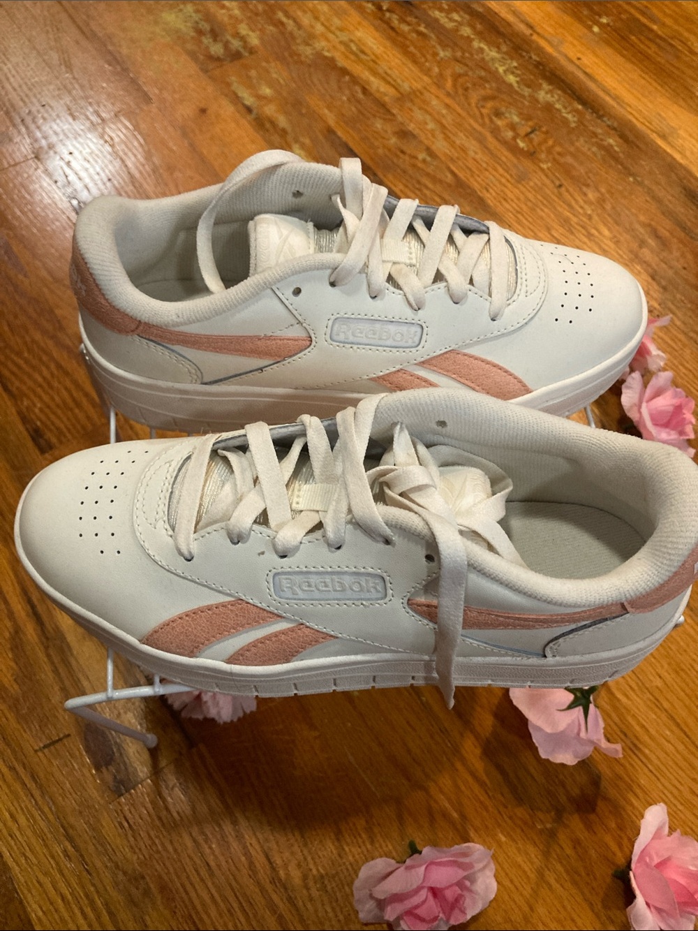 REEBOK Court Advance White/Pink Sneakers 6.5-Like New!